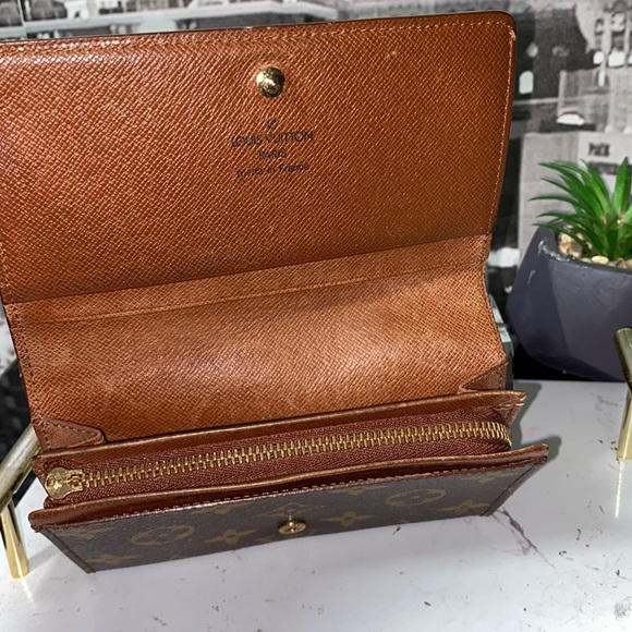 Authentic Louis Vuitton Monogram Bifold Zippy Wallet - Picture 8 of 15